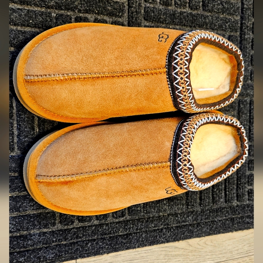 Tasman Tan Slip On sz 6- New